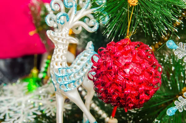Noel balosu Noel ağacında