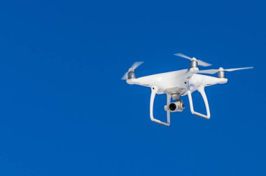 Quadrocopter drone ile takılı dijital fotoğraf makinesi video ve fotoğraf productions için