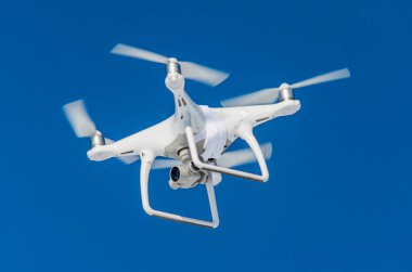Quadrocopter drone ile takılı dijital fotoğraf makinesi video ve fotoğraf productions için