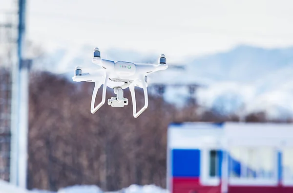 Quadrocopter drone ile takılı dijital fotoğraf makinesi video ve fotoğraf productions için