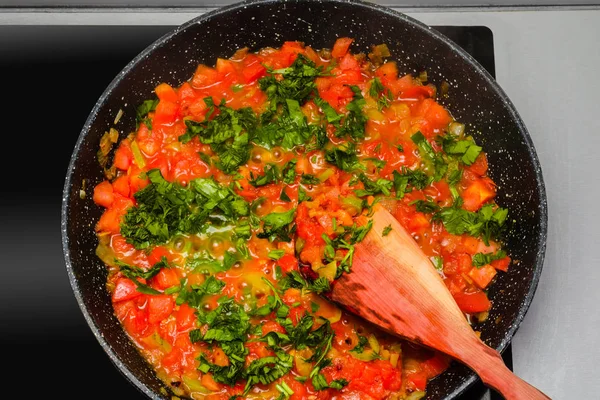 鍋で煮込みトマト — ストック写真