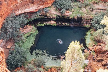 Dales Vadisi 'ndeki Dairesel Havuz, Karijini Ulusal Parkı, Batı Avustralya