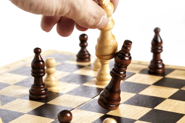Chess checkmate kung kastat över — Stockfoto