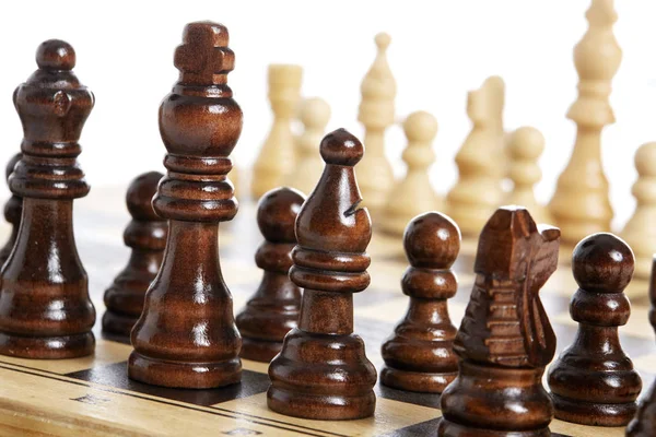 Wooden chess pieces on board frontal view — Stock Photo, Image