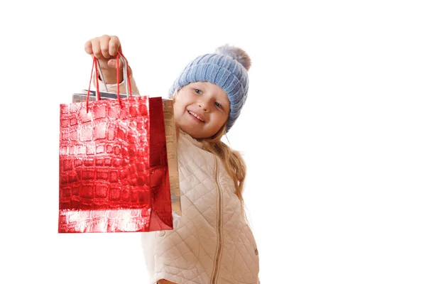 Una ragazzina con un cappello blu con un pompon e una giacca beige — Foto Stock