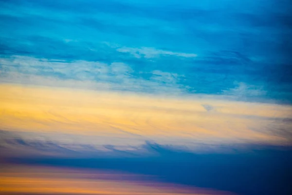 Bunte Wolken Nach Sonnenuntergang Blau Und Orange — Stockfoto