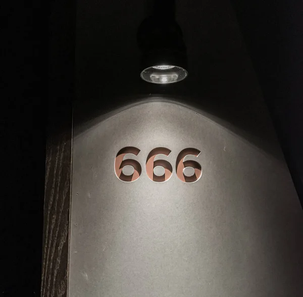 Přihlásit Mimo Hotelový Pokoj Číslo 666 — Stock fotografie