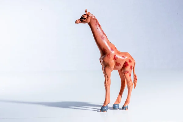 Vintage Girafa Brinquedo Plástico Fundo Branco — Fotografia de Stock