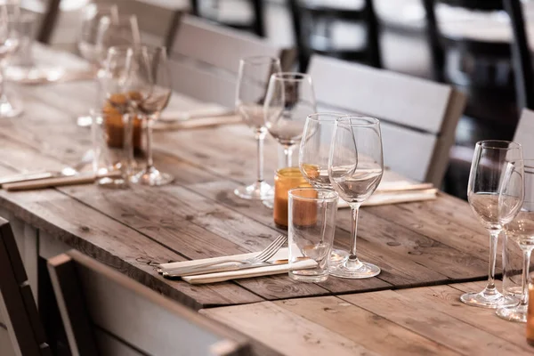 Tafel Gezet Eettafel Met Houten Stoelen — Stockfoto