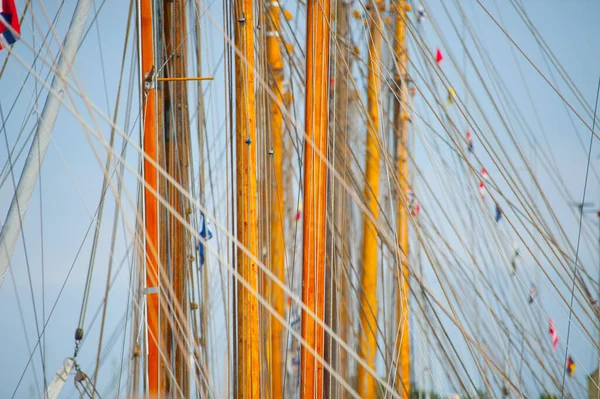 一艘旧木船的桅杆 — 图库照片