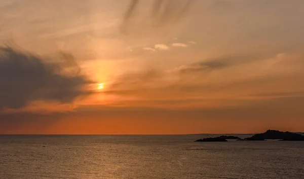 Fantástico Pôr Sol Nublado Sobre Mar Visto Penhasco — Fotografia de Stock