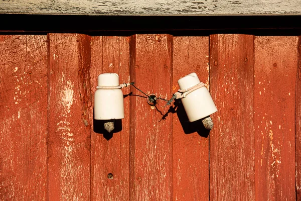 Aisladores Eléctricos Una Pared Granero — Foto de Stock