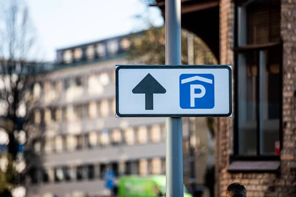 Sign Showing Direction Parking Garage — Stock Photo, Image