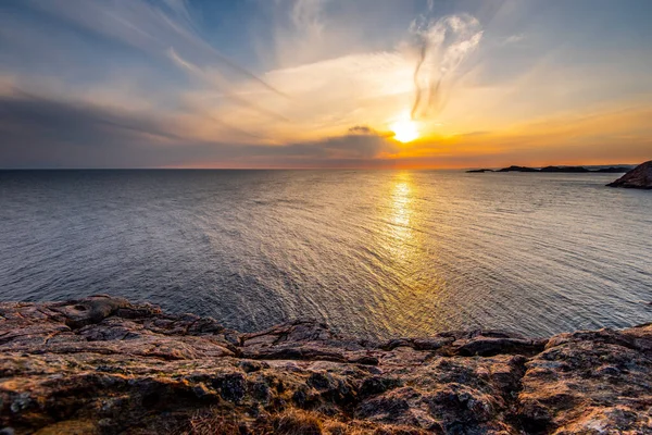 Fantástico Atardecer Nublado Sobre Mar Visto Desde Acantilado — Foto de Stock