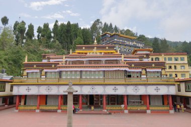 Sikkim, Hindistan - 19 Haziran 2019: Rumtek Manastırı Sikkim, Hindistan 'da sıkı korunuyor