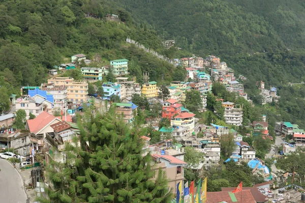 Tájkép Hegyek Kisvárosok Színes Házak Felett Sikkim India — Stock Fotó