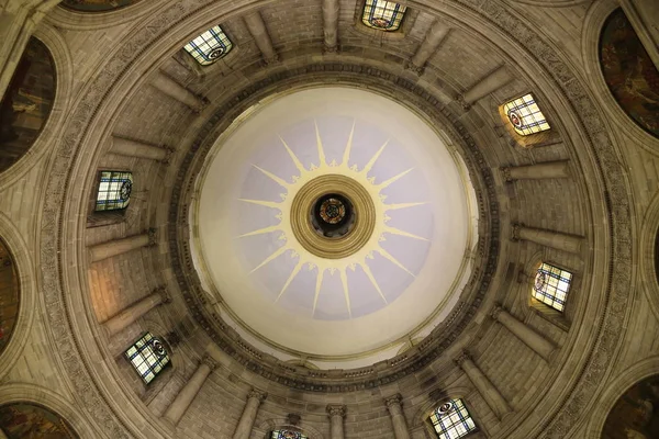 Victoria Memorial Hall Telhado Cúpula Interior Ter Pequenas Janelas Desenhos — Fotografia de Stock