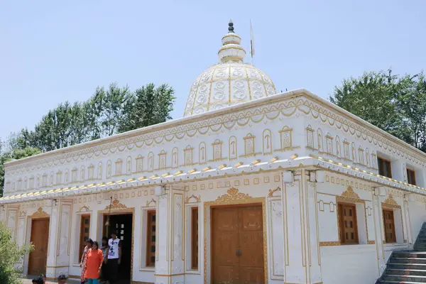 Persone Che Visitano Tempio Sai Char Dham Namchi Sikkim India — Foto Stock