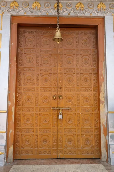 Vieille Porte Bois Temple Ayant Des Dessins Détail Des Décorations — Photo