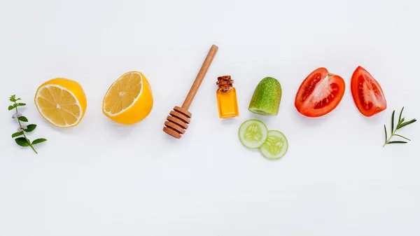 Cuidados caseiros da pele e esfoliação corporal com ingredientes naturais lemo — Fotografia de Stock