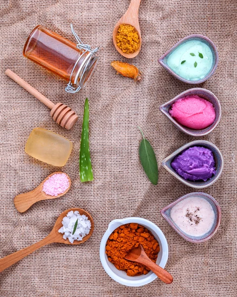 Cuidado alternativo de la piel y exfoliantes caseros con ingredientes naturales — Foto de Stock