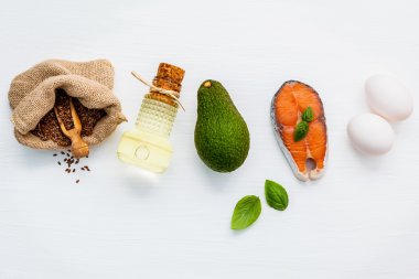 Omega 3 ve doymamış yağ seçimi gıda kaynakları. Süper fo