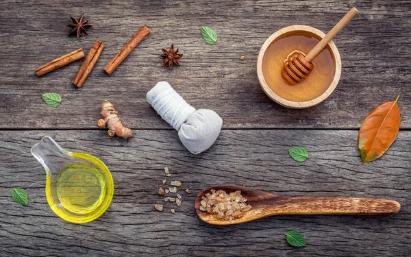Obat Ayurveda dan bahan spa alam madu, herbal comp — Stok Foto