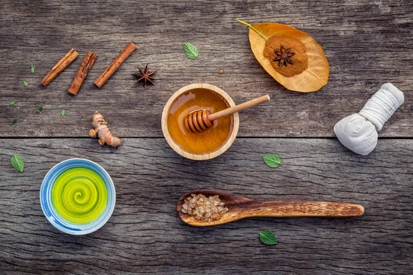 Obat Ayurveda dan bahan spa alam madu, herbal comp — Stok Foto