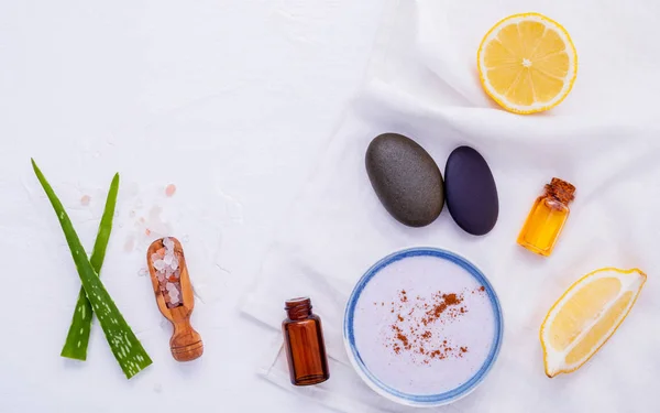 Cura della pelle fatta in casa e scrub corpo con ingredienti naturali limone — Foto Stock