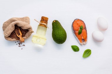 Omega 3 ve doymamış yağ seçimi gıda kaynakları. Süper fo