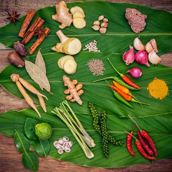 Various of Thai food Cooking ingredients and spice red curry pas — Stock Photo, Image