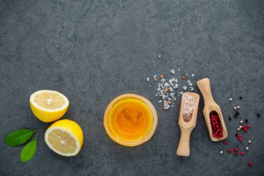 Limon salata sosu malzemeler limon, zeytinyağı, onu