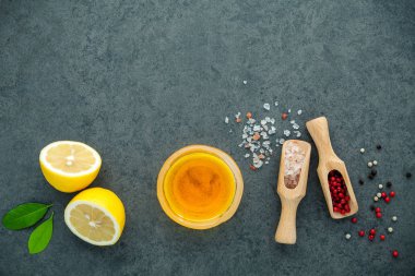 Limon salata sosu malzemeler limon, zeytinyağı, onu