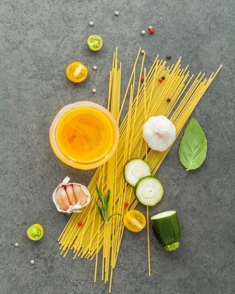 Italian food concept. Spaghetti with ingredients sweet basil ,to — Stock Photo, Image