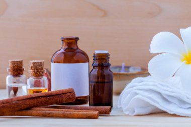 Doğal Spa malzemeler ve bitkisel şişe alt için petrol çıkarmak