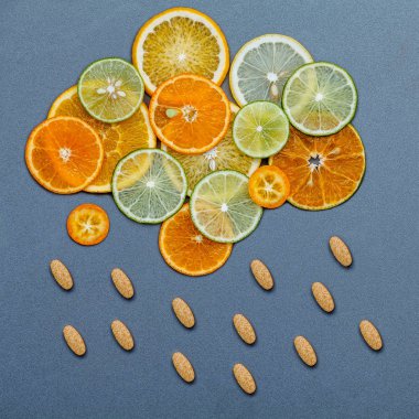 Sağlıklı gıdalar ve tıp kavramı. Citru ve C vitamini hapları