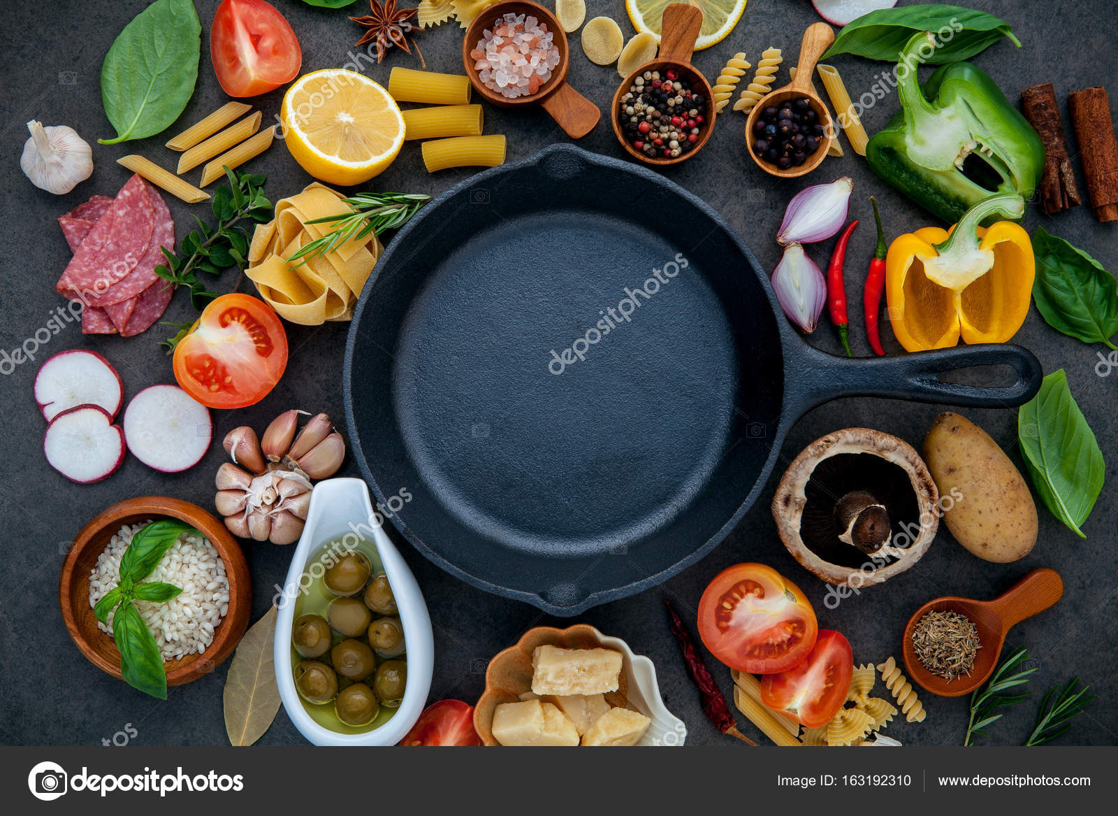 Comida italiana cocina ingredientes sobre fondo de piedra ...