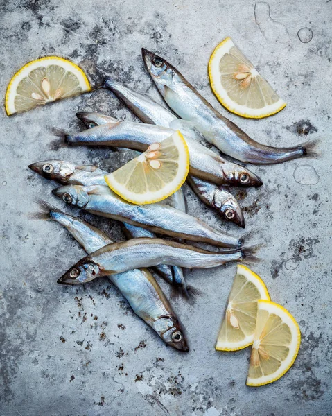 Čerstvé úlovky Shishamo plně jikry. Shishamo ryb je populární — Stock fotografie