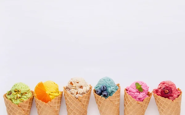 Various of ice cream flavor in cones blueberry ,strawberry ,pist — Stock Photo, Image