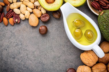 Omega 3 ve doymamış yağ seçimi gıda kaynakları. Superfoo