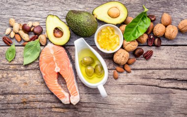 Omega 3 ve doymamış yağ seçimi gıda kaynakları. Superfoo
