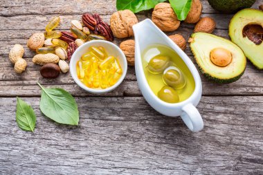 Omega 3 ve doymamış yağ seçimi gıda kaynakları. Superfoo