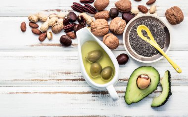 Omega 3 ve doymamış yağ seçimi gıda kaynakları. Superfoo