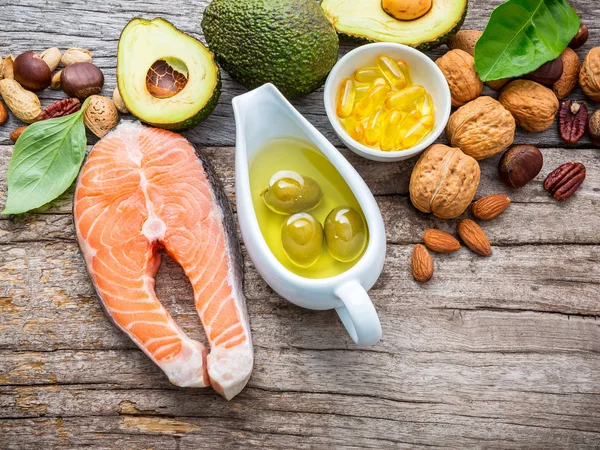 Omega 3 ve doymamış yağ seçimi gıda kaynakları. Superfoo