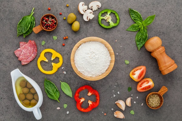 Ingredientes Para Pizza Caseira Com Ingredientes Manjericão Doce Tomate Alho — Fotografia de Stock