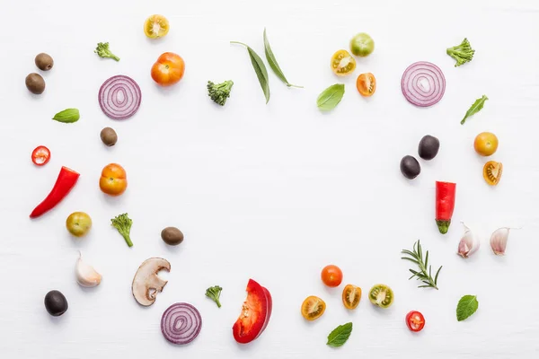 Varias Verduras Frescas Hierbas Sobre Fondo Blanco Ingredientes Para Concepto — Foto de Stock