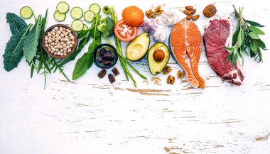 Ketojenik düşük karbonhidrat diyet konsepti. Sağlıklı yiyecekler için gerekenler 