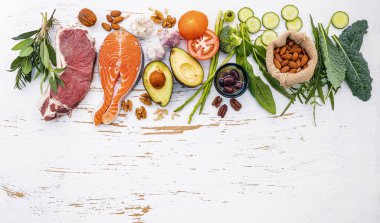 Ketojenik düşük karbonhidrat diyet konsepti. Sağlıklı yiyecekler için gerekenler 