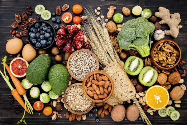 Ingredienti per la selezione di alimenti sani. Il concetto di guarire — Foto Stock