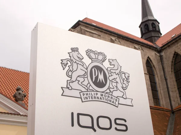 KUTNA HORA, CZECH REUBLIC - 4 Mayıs 2019: Philip Morris tütün müzesi ve Kutna Hora 'daki IQOS mağazası. Philip Morris CR, Philip Morris International 'ın yan kuruluşu..